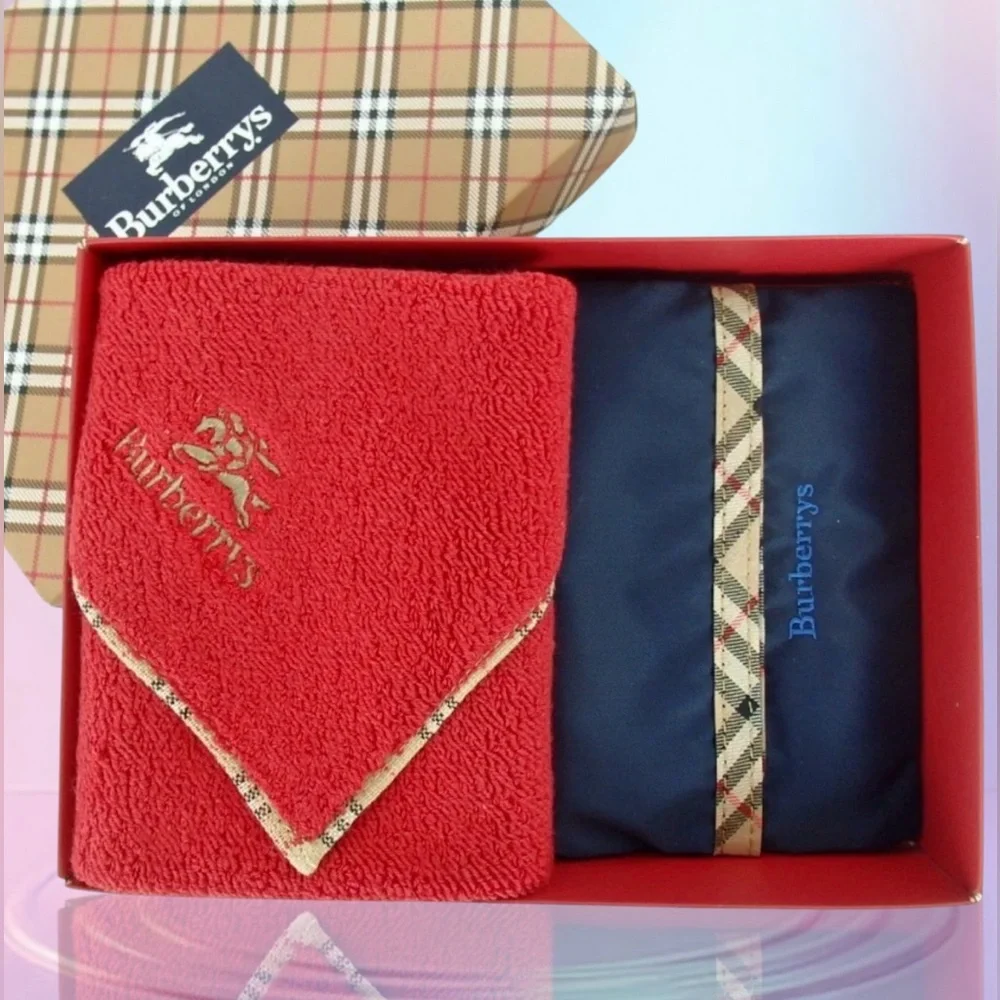 2-Pc Burberrys Set: Towel & Toiletry Pouch 😍🔥